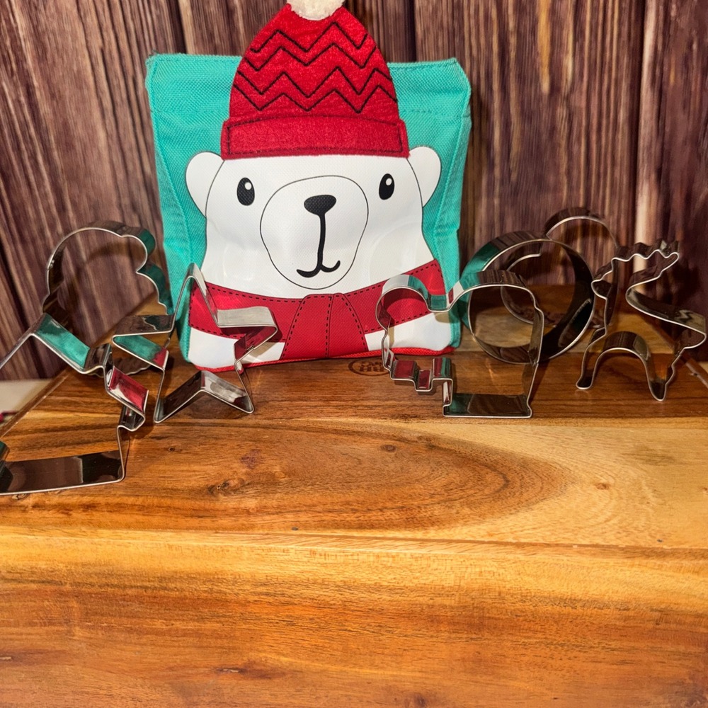 Thirty-One Cookie Cutter Set Teal Red Polar Bear Pouch Holiday Baking